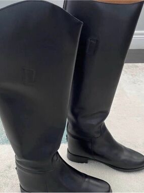 Classic Black Knee-High Leather Riding Boots - Women